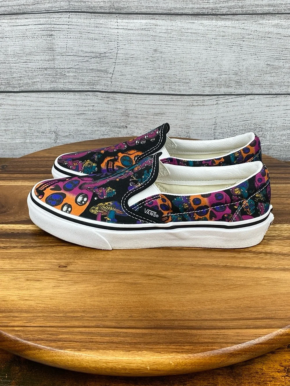 Vans Classic Slip On Trippy Drip Skulls Mushrooms Sneaker Women’s Shoe Size 6.5